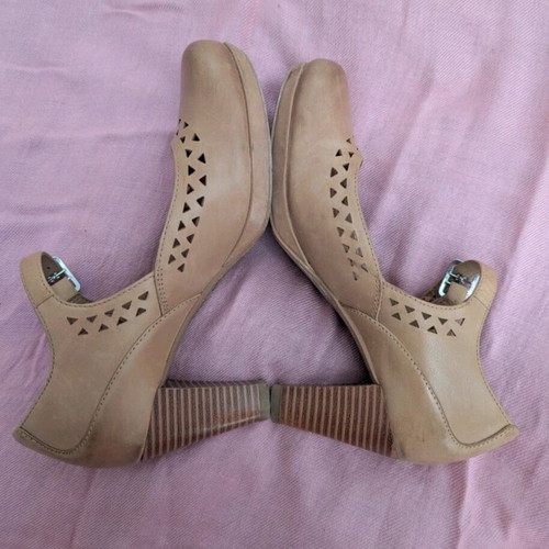 Clarks beige Mary Janes like new, size 36