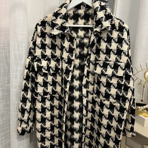 Elta shirt like new, black and white