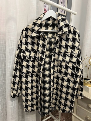 Elta shirt like new, black and white