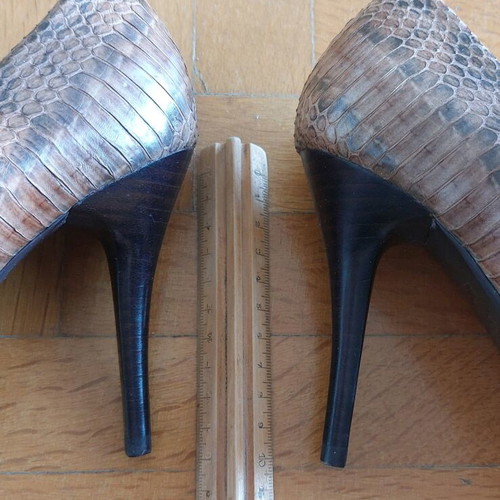 Roberto Botello brown pumps size 39 new with embossed snake pattern