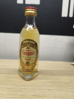 Grant's Blended Scotch Whisky 50ml vintage, like new