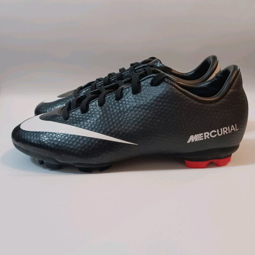Nike football shoes with studs like new, size 35.5