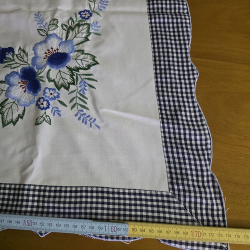 Tablecloth with checked details and embroidery new