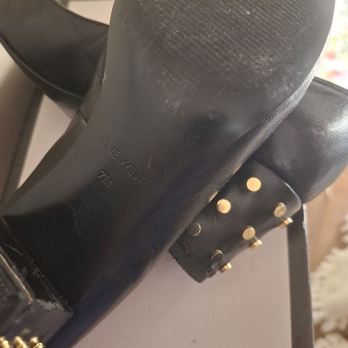 Nine West black leather pumps like new with gold studs, size 37.5