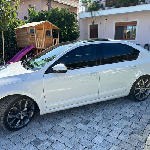 Skoda Octavia diesel DSG with panoramic roof, like new