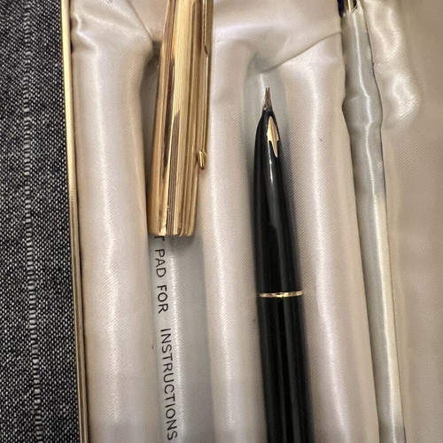 Parker 61 Custom fountain pen black and gold with original case