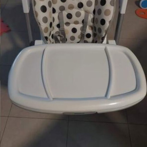 Baby feeding chair like new with 3 back levels and 4 height levels