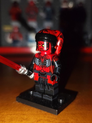 Φιγούρα Darth Talon σαν καινούργια με βάση και κόκκινο lightsaber