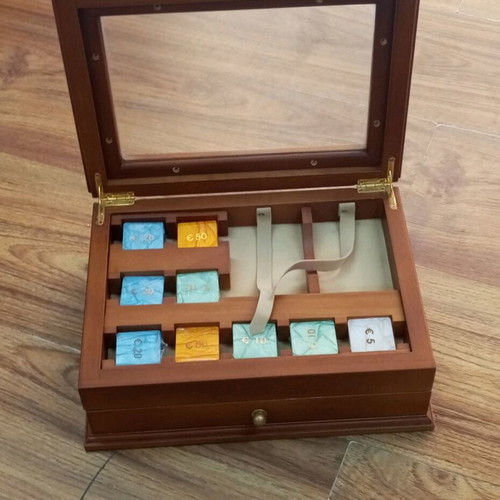 Luxury wooden poker case like new with two-level display