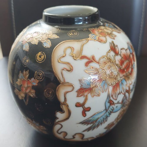 Porcelain vase Asian style hand painted 15 cm like new