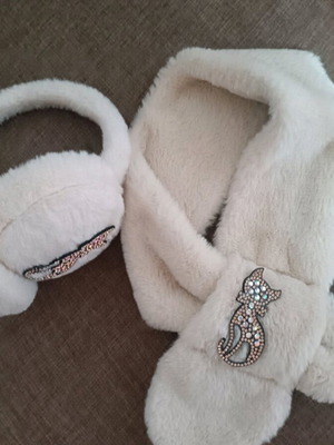 Children's earmuffs and scarf set like new
