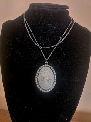 Κολιέ μενταγιόν Cameo Vintage Faux bijoux σαν καινούργιο