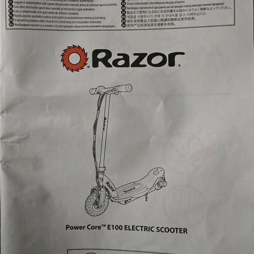 Razor E100 electric scooter like new with charger
