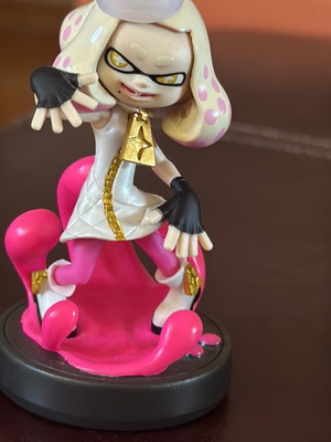 Pearl Amiibo figure