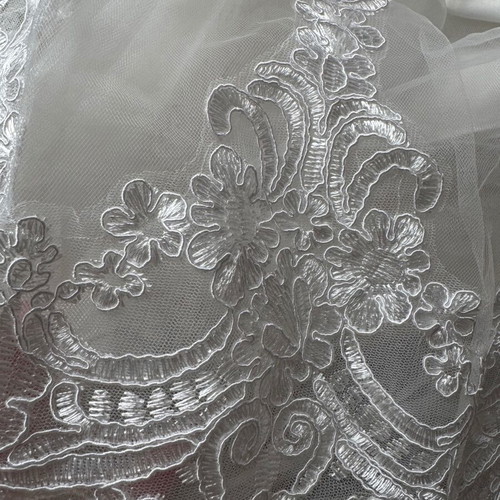 Flower girl dress with tail and bow, like new, age 2-3