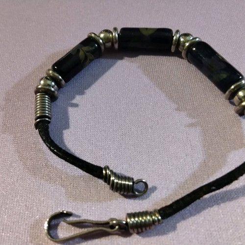 Jewelry set with black ceramic beads and handmade floral decoration, like new
