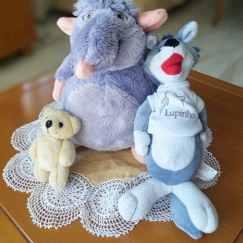 Collectible set of 3 plush toys with storybook new