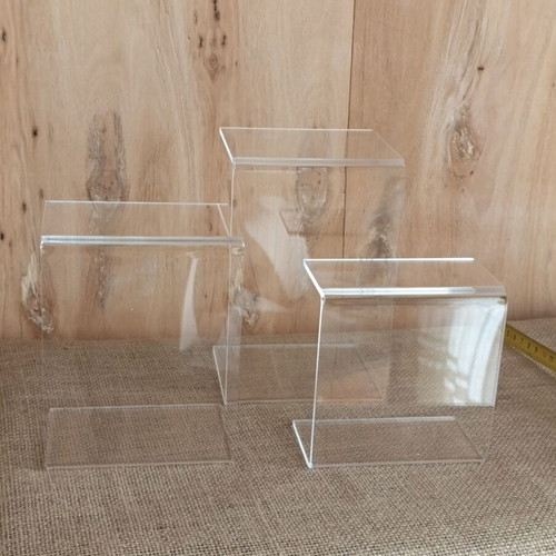 Jewelry display stands set of 3 made of plexiglass like new