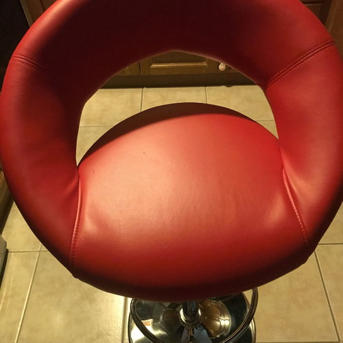 Bar stool used red in excellent condition