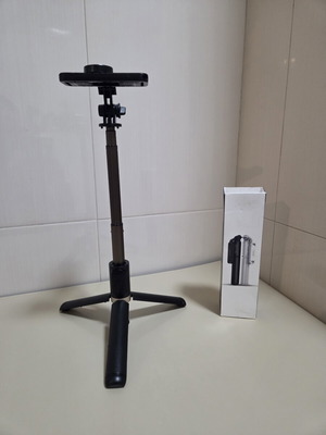 Universal extendable selfie stick with tripod and phone holder