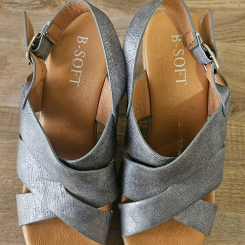 B-Soft women's platform sandals grey metallic silver like new