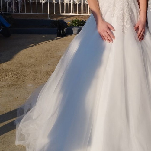 Wedding dress A-line with veil and petticoat, like new, size S