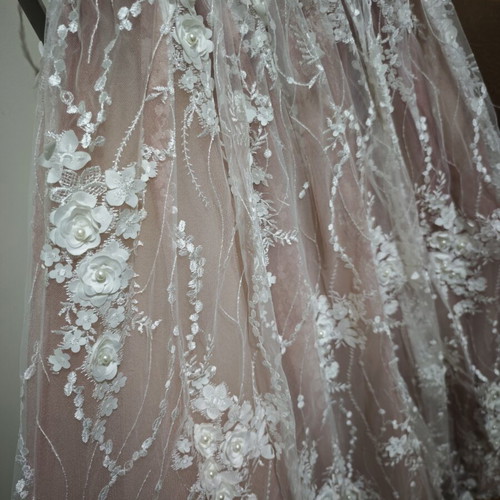 Wedding dress like new, size M, white with lace details