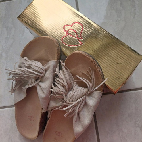 Suede flat sandals size 39 like new with fringes