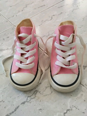 All Star girls shoes pink size 21 like new