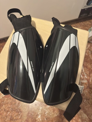 Nike Charge shinguards L/G, unused with original Zip packaging