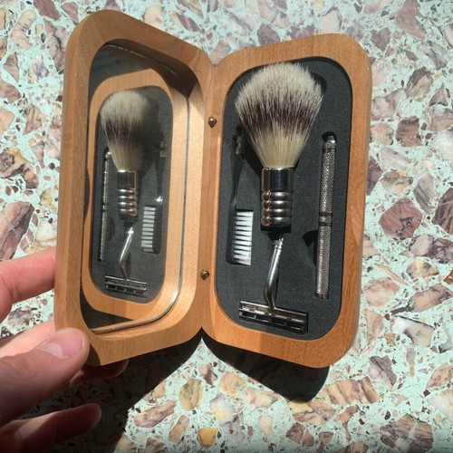 Men's travel grooming set in wooden box like new