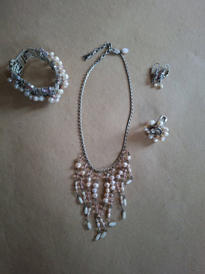 Vintage Dyrberg/Kern set with pink crystals and pearl elements like new