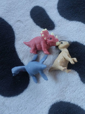 Kinter figures like new, all together