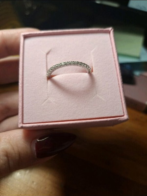 Swarovski ring like new, silver color