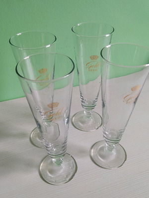 Set of 4 beer glasses like new, Gold beer