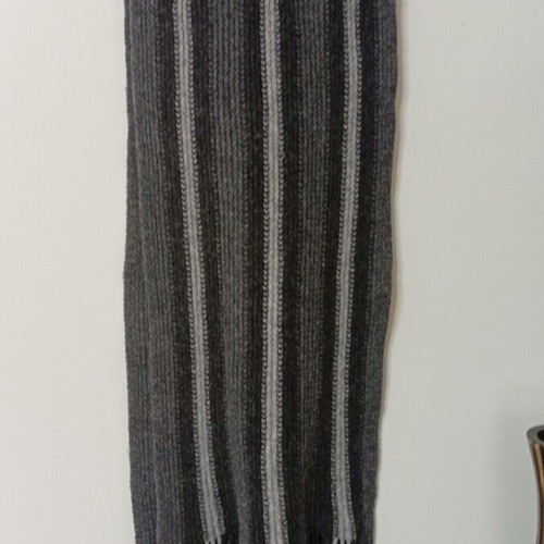 Unisex knitted striped scarf with fringes like new