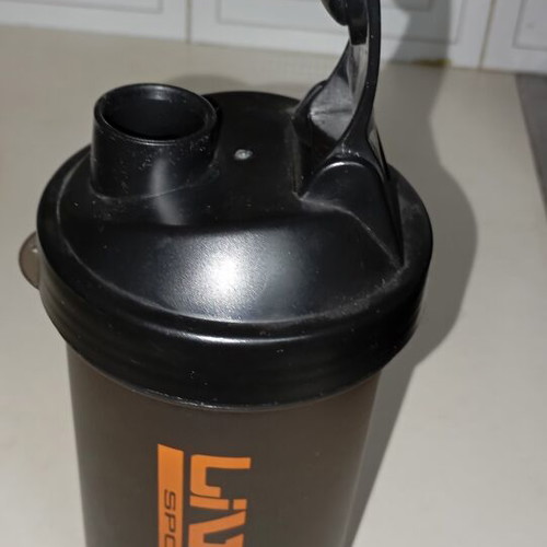 Shaker like new, plastic black 600 ml