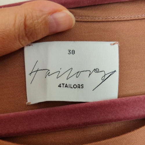 Beige salmon short-sleeve blouse Medium with an opening at the back