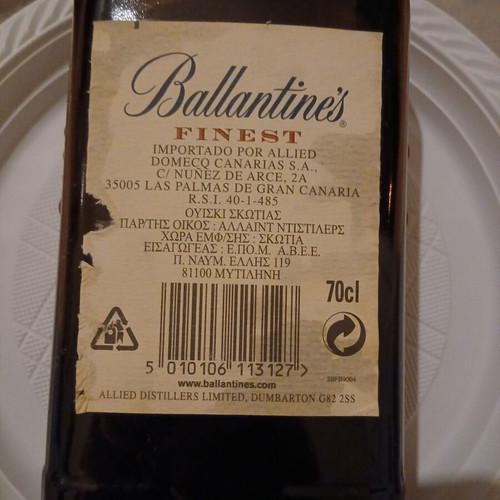 Ballantine's Finest Scotch Whisky 700ml like new, sealed vintage bottle