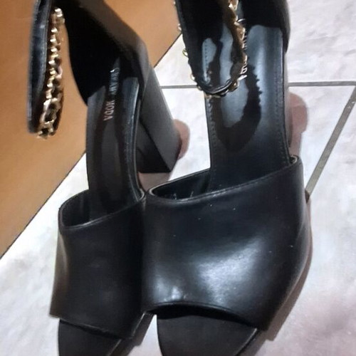 Black sandals with gold details like new, 10 cm heel