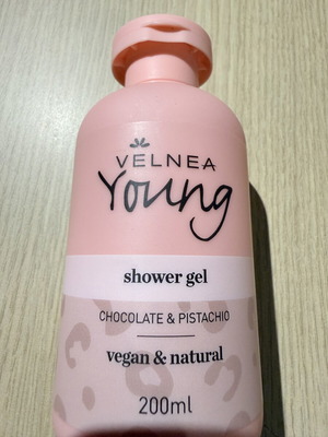 VELNEA Young αφροντούς με σοκολάτα και φιστίκι, 200ml