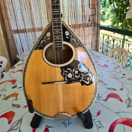 Bouzouki trichordo Matsikas like new with case and footrest
