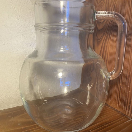 Glass Water Wine Pitcher like new, 1lt capacity, heavy thick glass