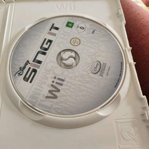 Wii Play game for Nintendo in German with torn plastic wrap