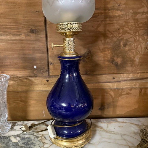 Limoges lamp like new with 70 glass chimney