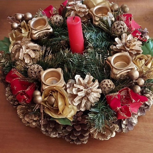 Christmas wreath like new with candles and decorative elements