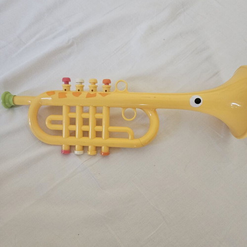 Toy trumpet with sound