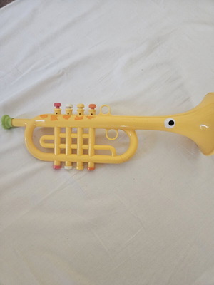 Toy trumpet with sound