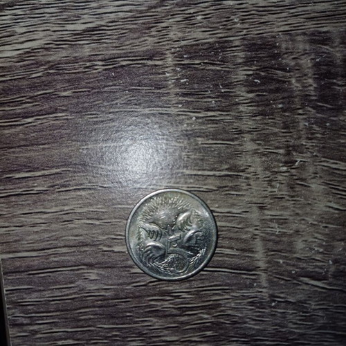 Australian 5 cents coin with Queen Elizabeth new