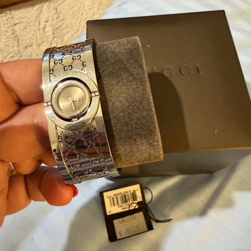 Gucci Twirl women's watch like new, model YA112501, silver